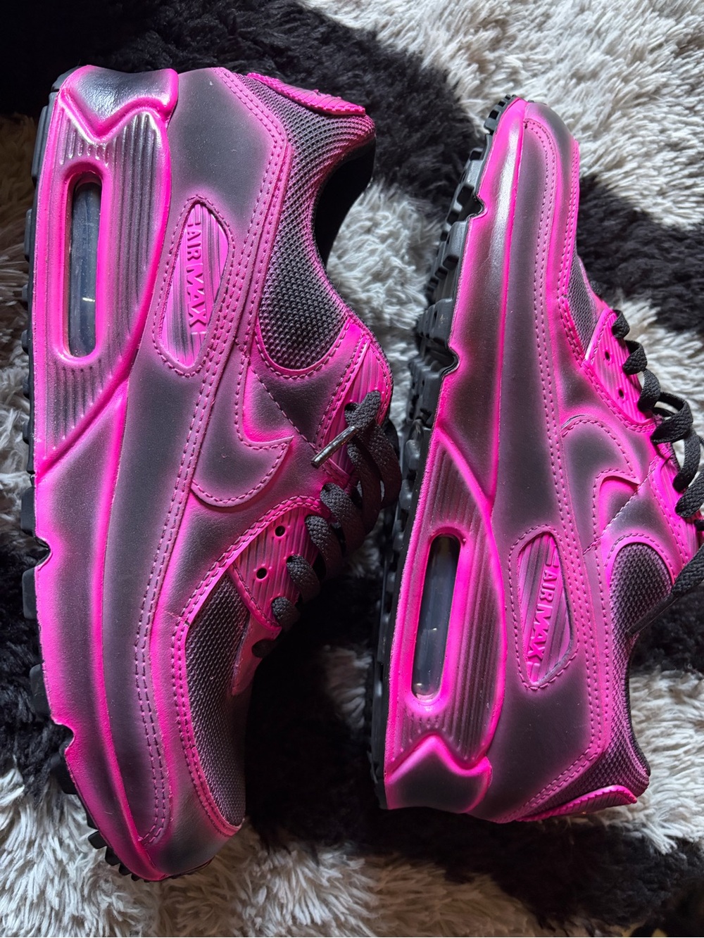 Nike men’s Air Max Sneakers in Neon Pink and Black size 10